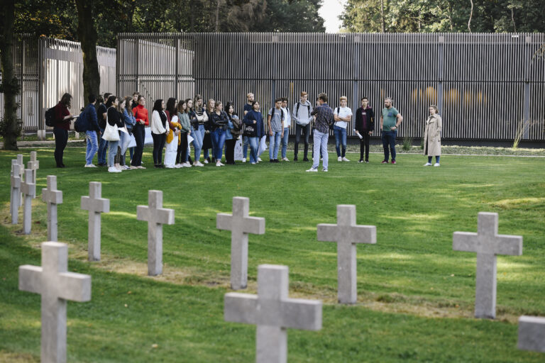 Guided tour at the War Cemetery